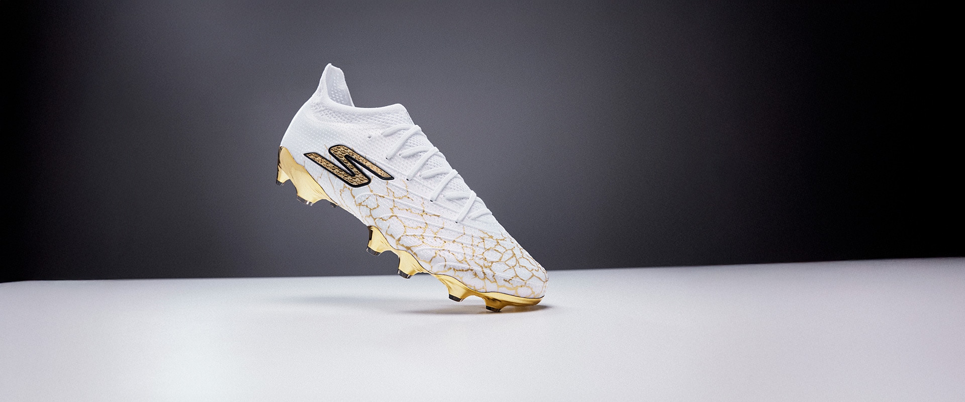 white and gold skechers