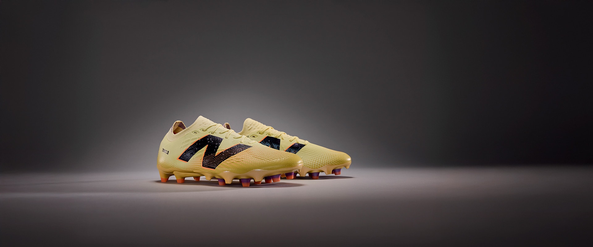 New Balance Tekela V4+ Pro Firm Ground Low - Parchment/Clementine