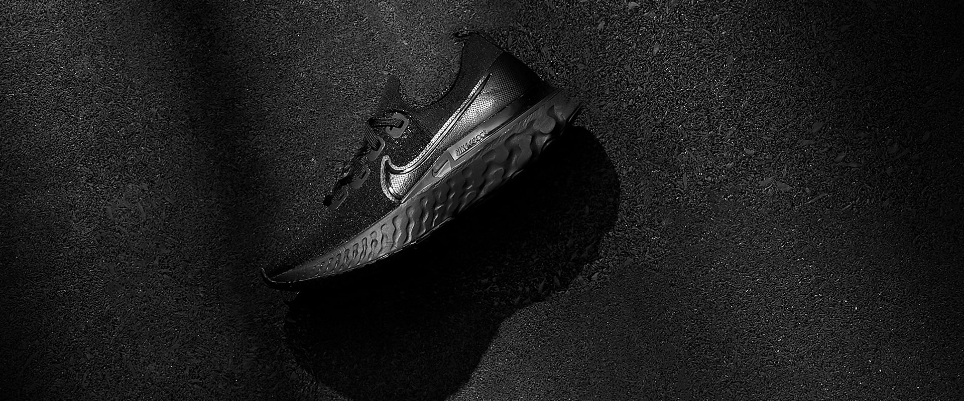 nike epic react flyknit black on feet