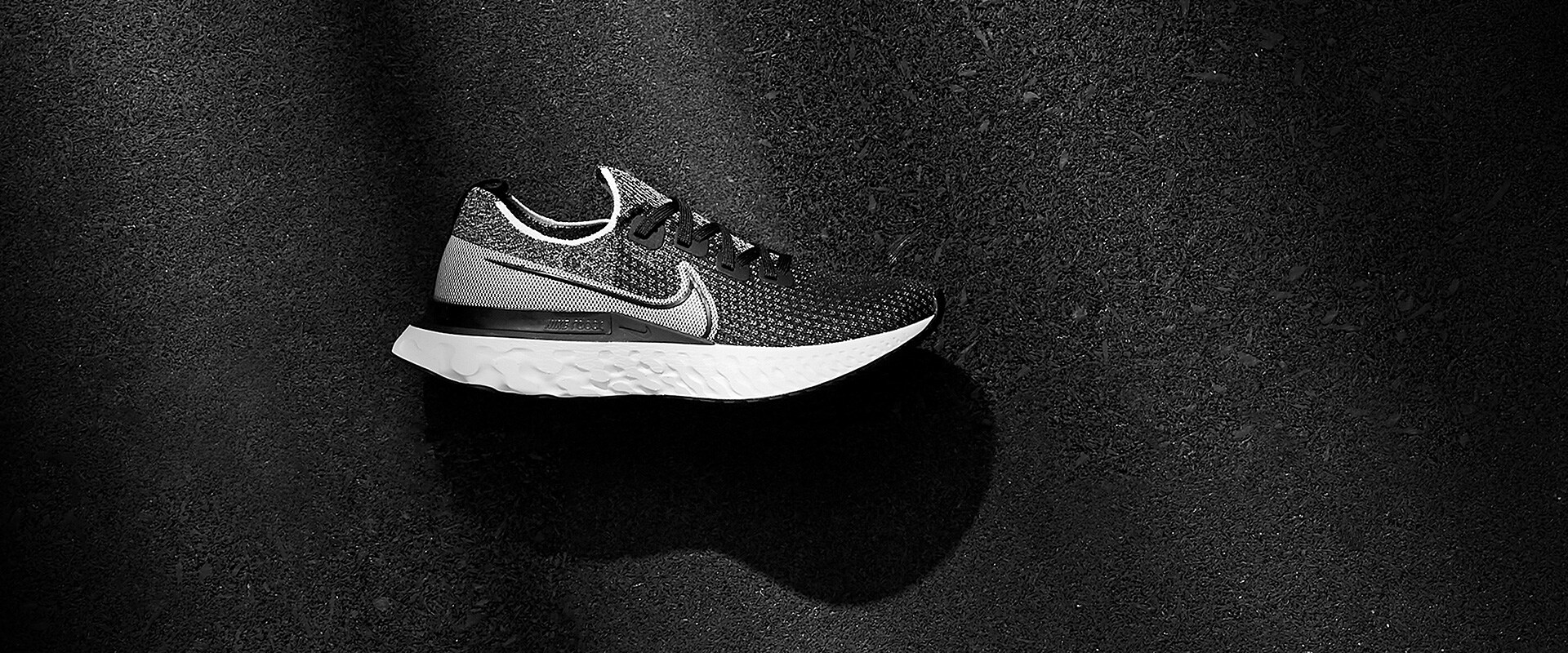 nike react infinity run black and white