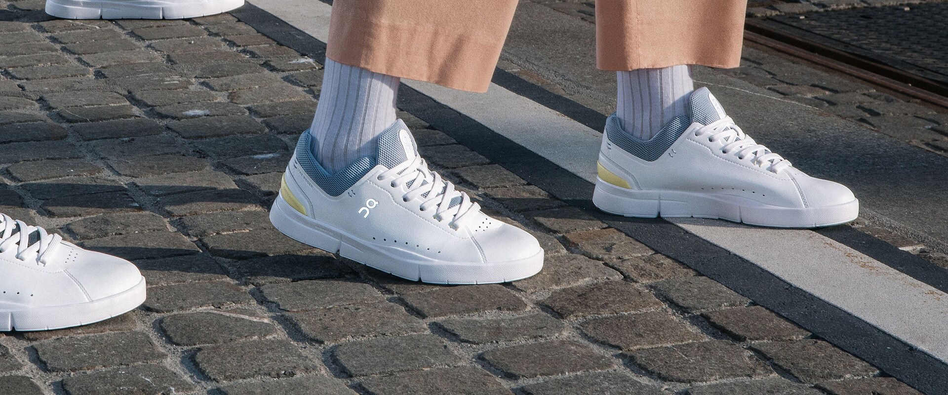 On Womens The Roger Advantage White/Nimbus Trainers Womens