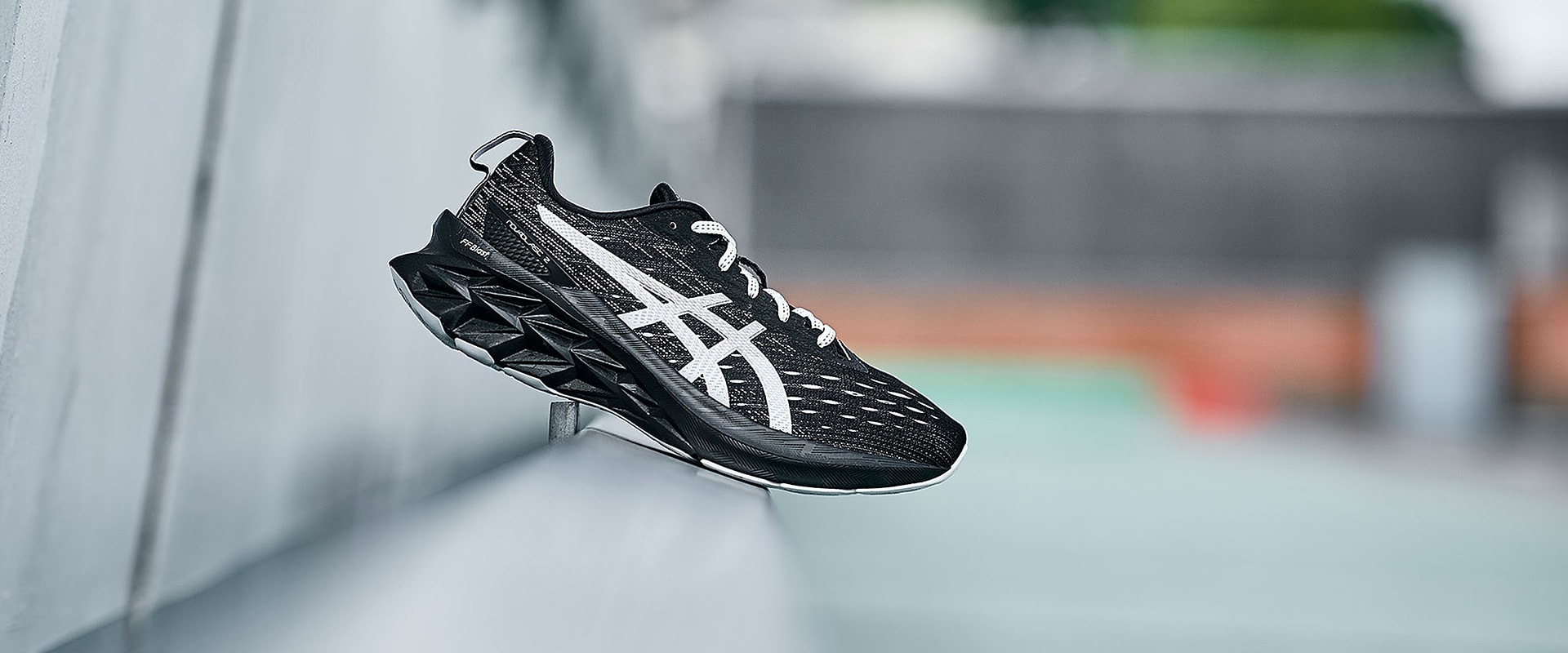 ASICS Novablast 2