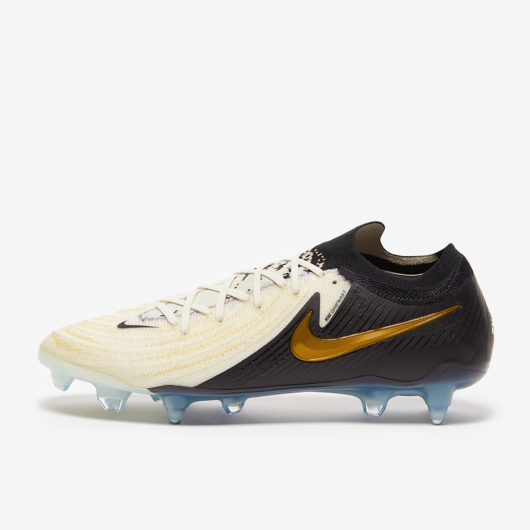 Black and gold nike soccer shoes online