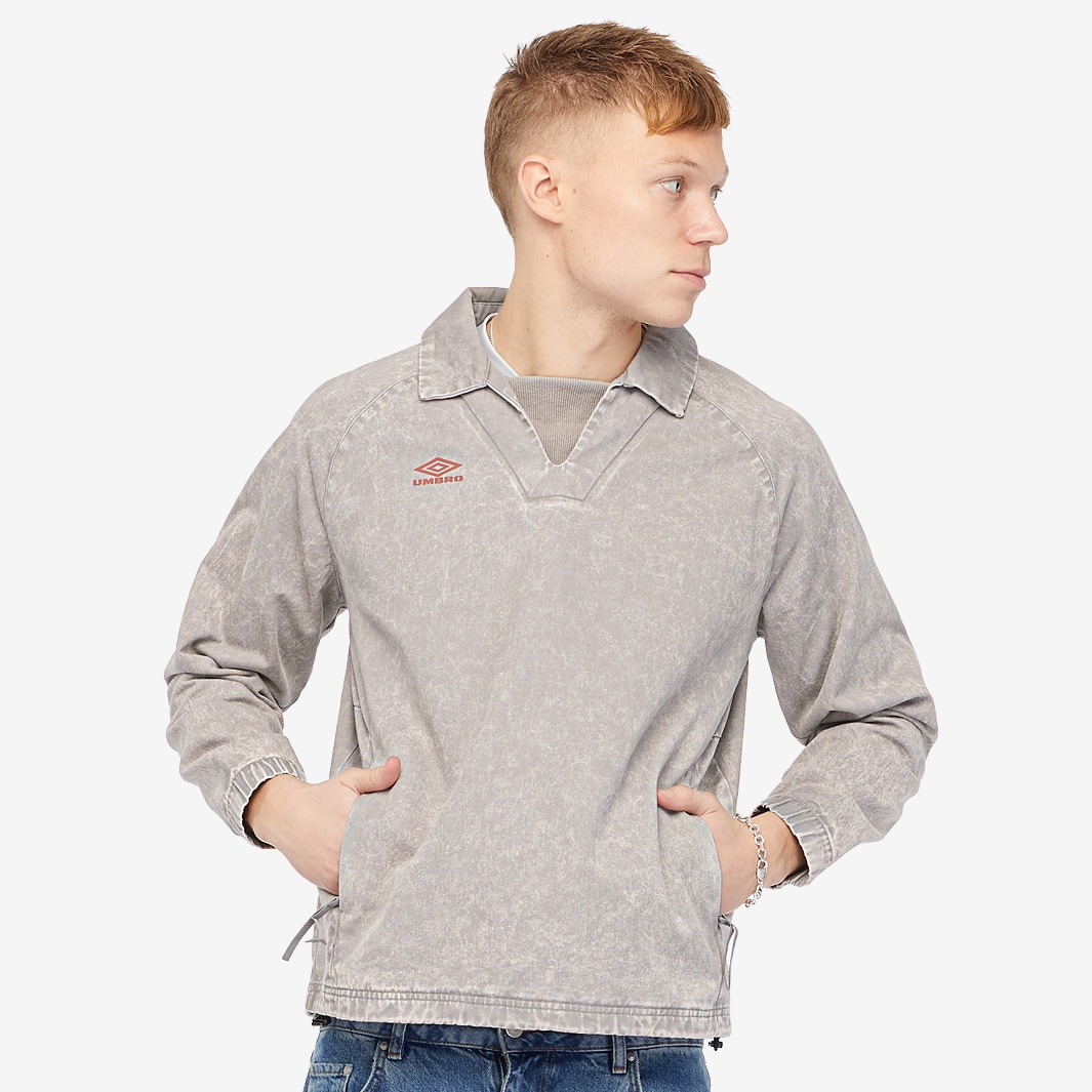 【UMBRO】 NQ Washed Drill Top Grey Umbro washed drill sweatshirt top in gray | ASOS