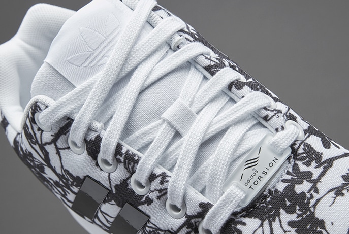 あり Womens Shoes - adidas Originals Womens ZX Flux - White