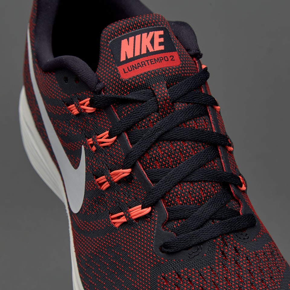 nike lunartempo 2 on feet