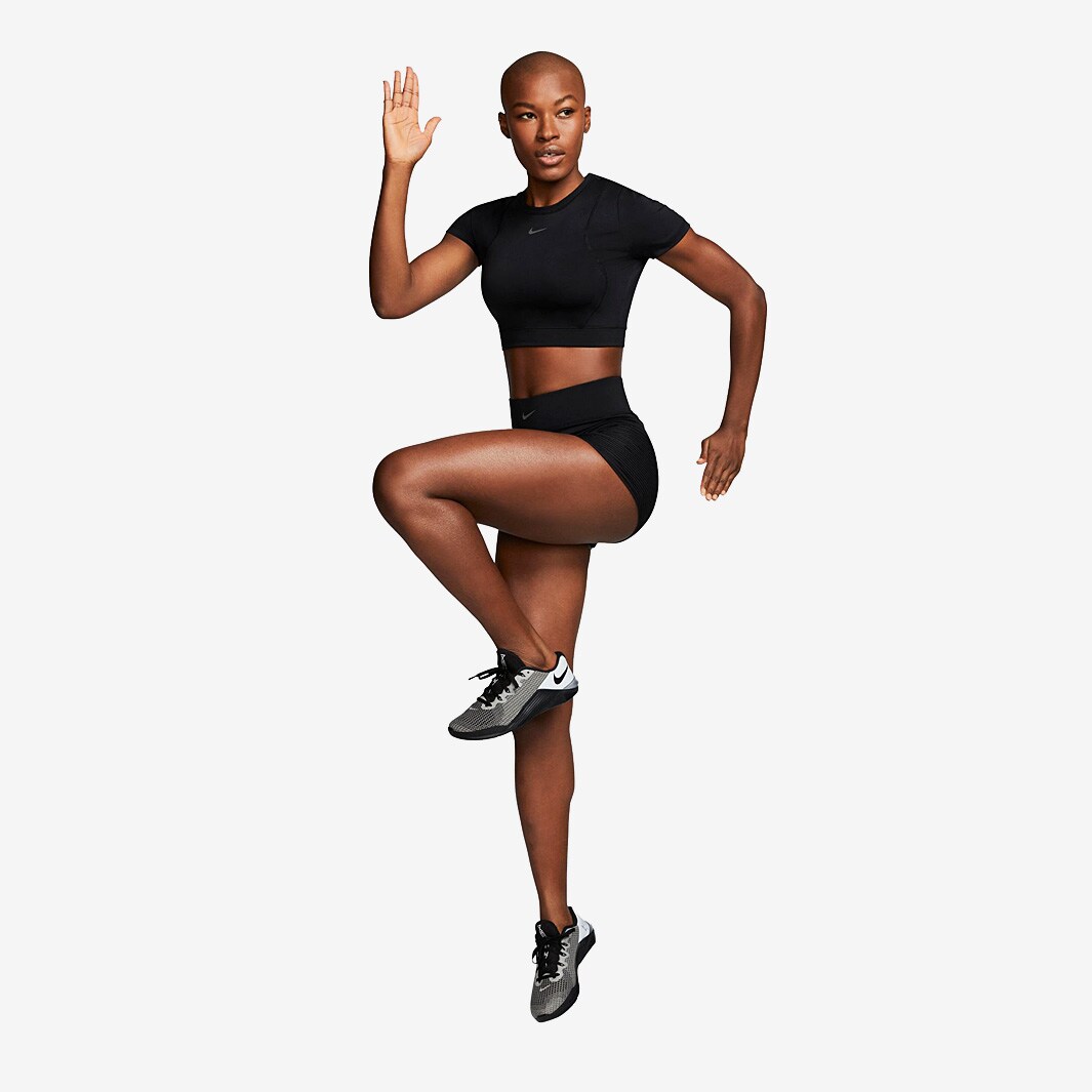 nike training aeroadapt crop top in black