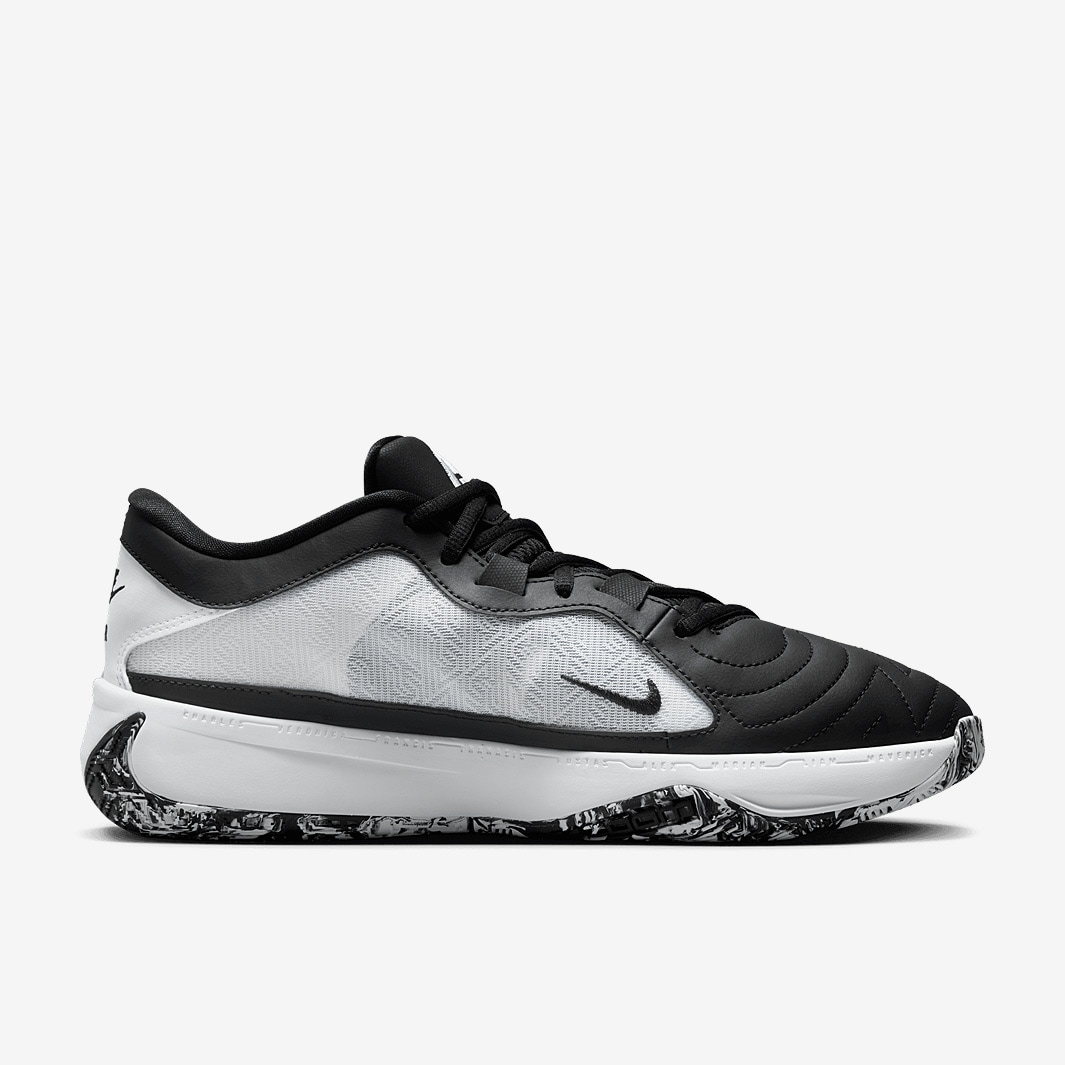 Basketball shoes nike on sale black and white