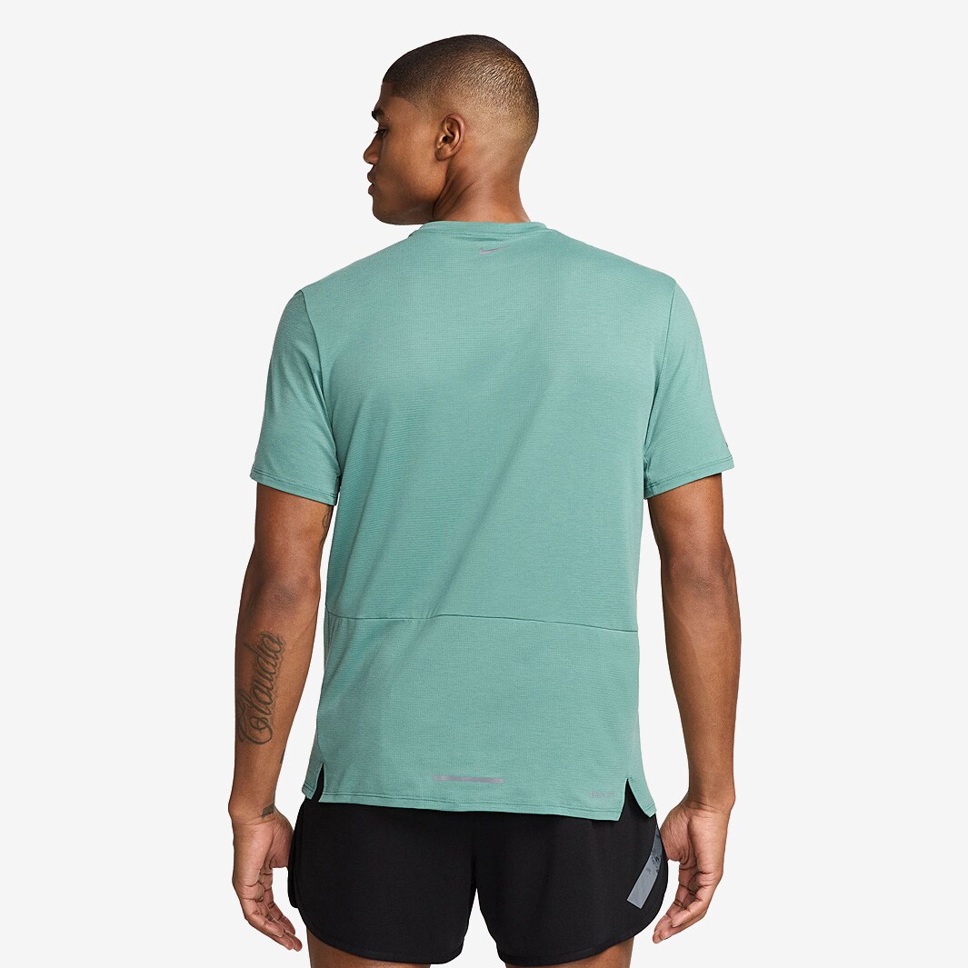 nike rise 365 t shirt green