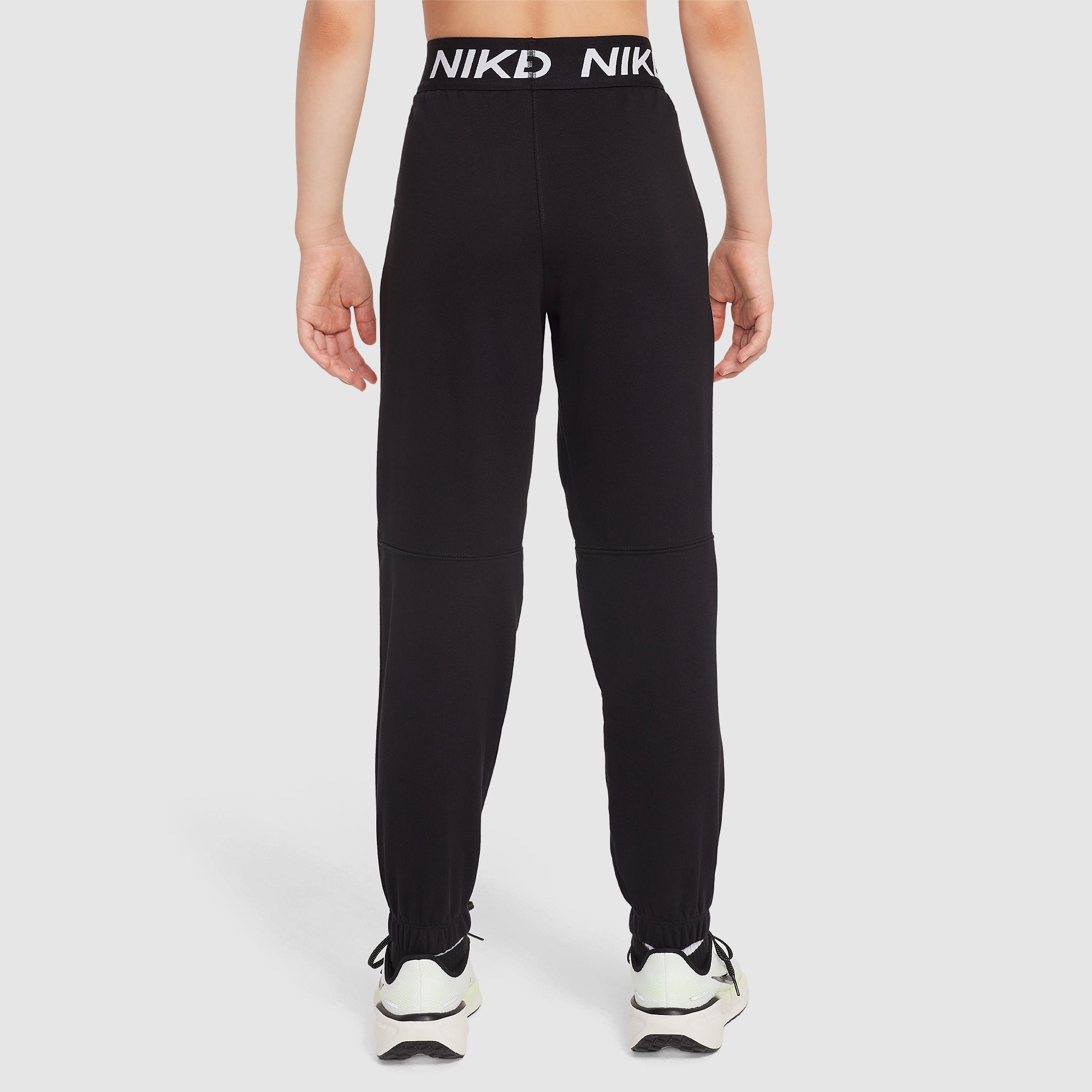 Nike Pro Older Girls Dri-FIT Fleece Joggers (8-15Y) Black/White