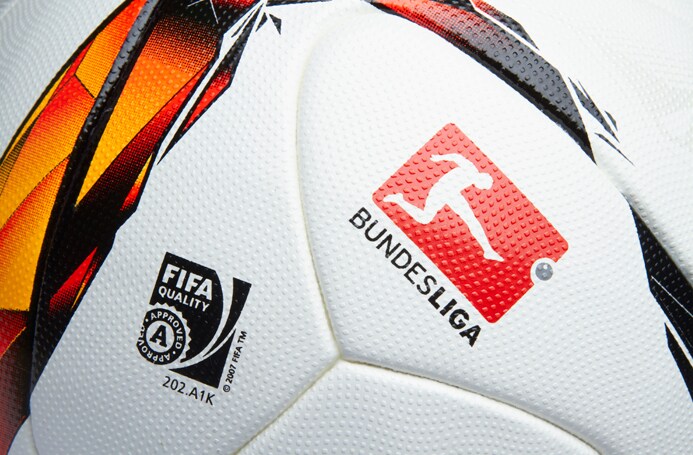Ballons de football Ballon adidas Bundesliga 15-16 OMB Blanc