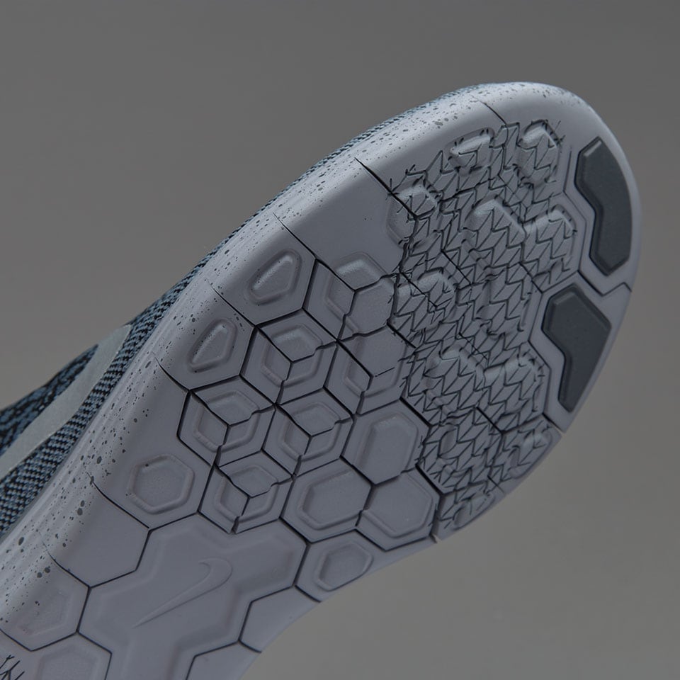nike free distance shield
