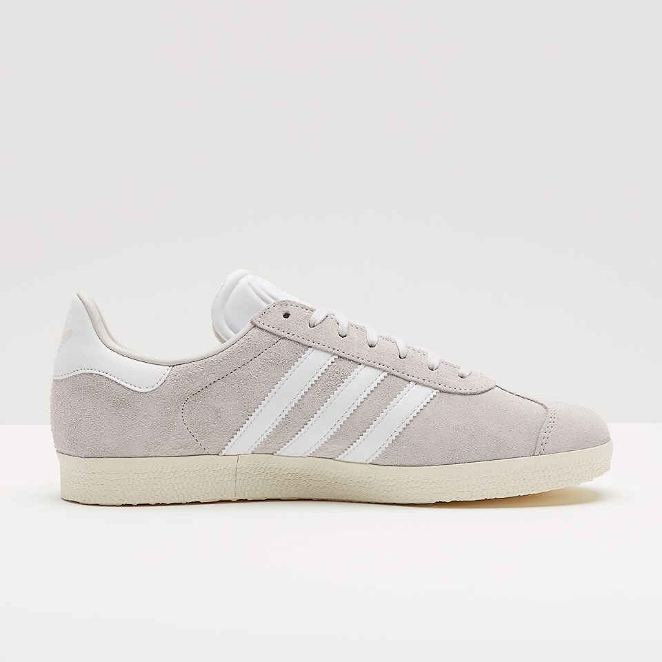 Adidas originals gazelle outlet trainers in white cq2799