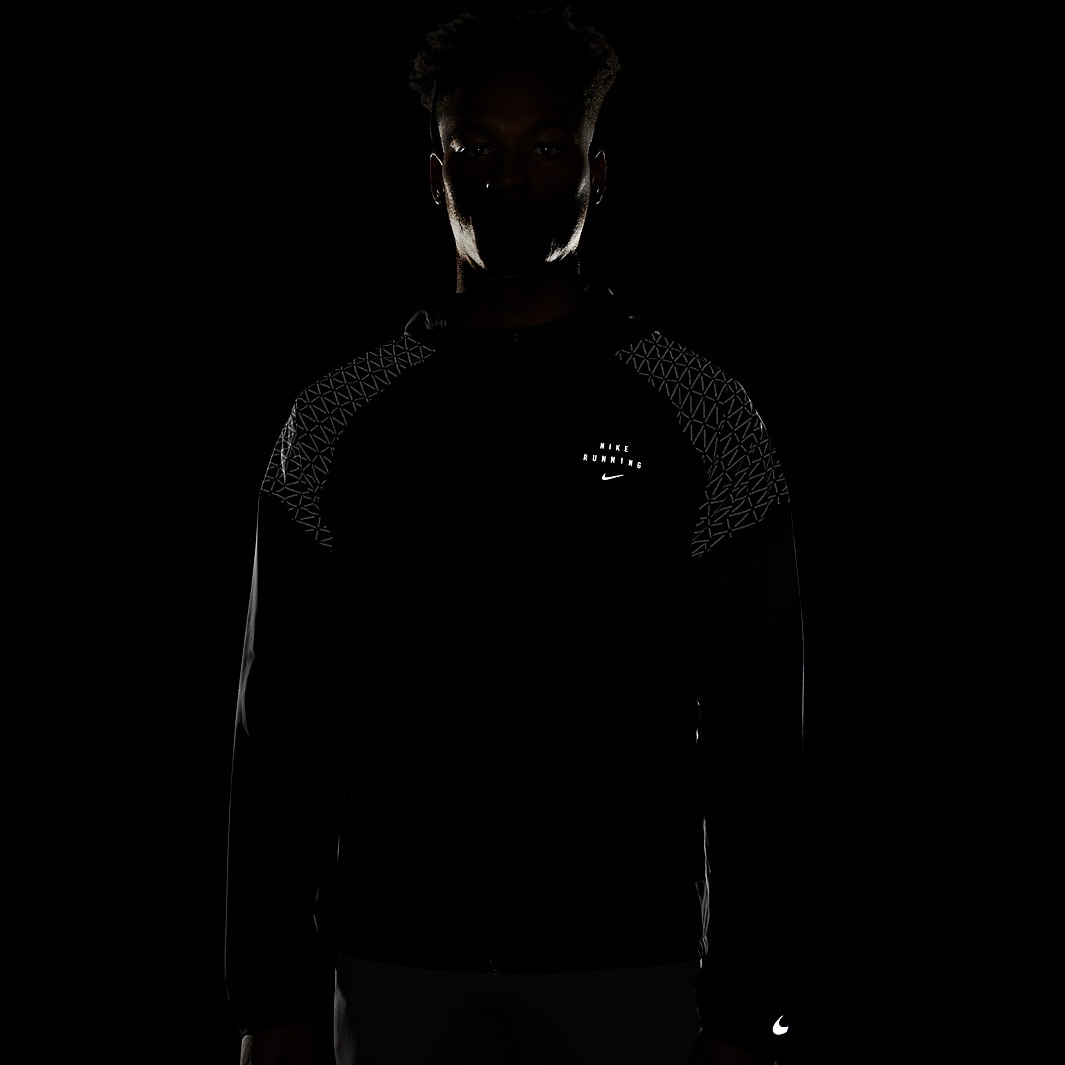 nike essential run division flash