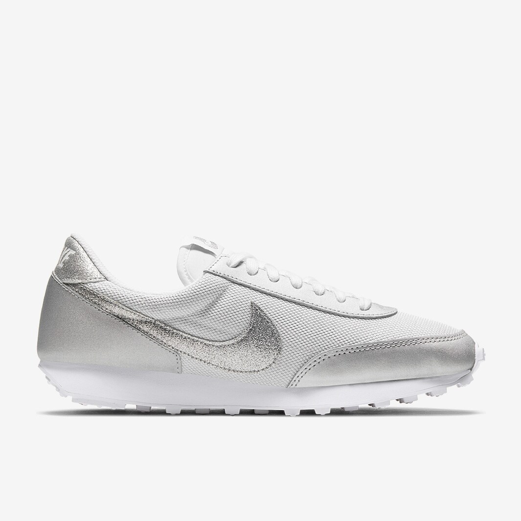 公式正規品!★DAYBREAK SILVER AND WHITE ナイキ デイブレイク 'Metallic Silver' 発売日. Nike SNKRS