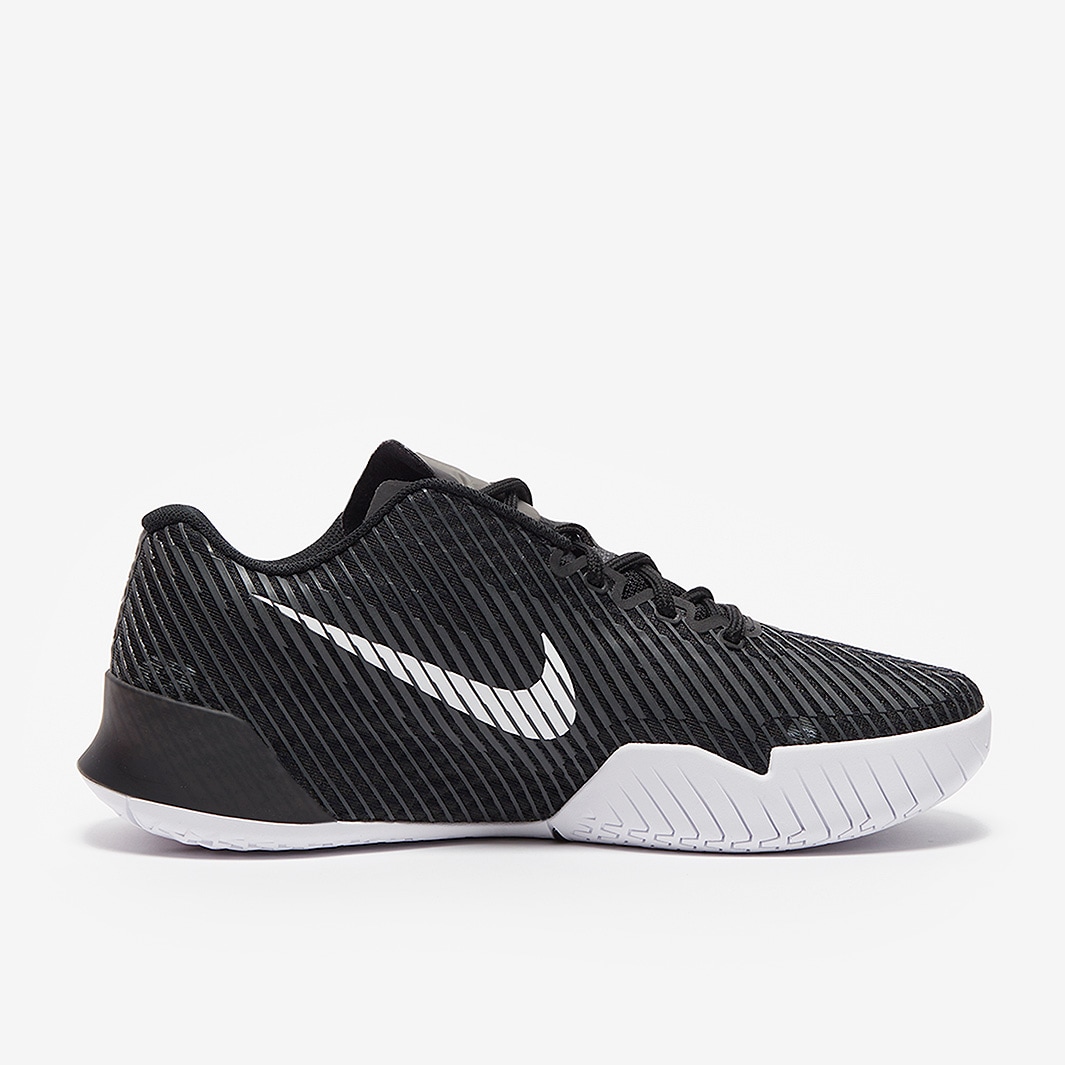 black nike women's tennis shoes