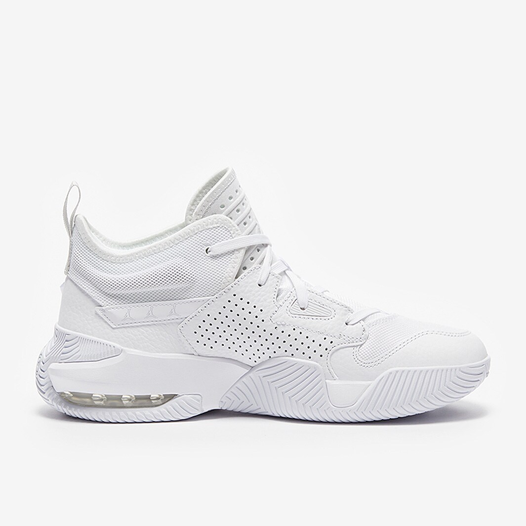 white basketball shoes jordan