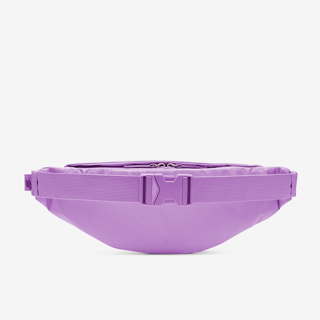 【レディース・人気】NIKE Heritage Retro Purple Fanny パック Nike Heritage Retro Purple Fanny Pack | Zumiez
