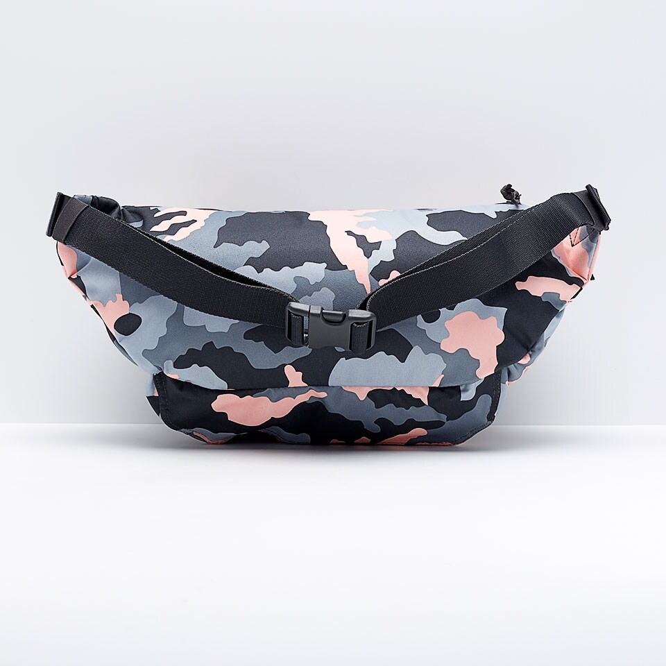 nike sportswear tech hip