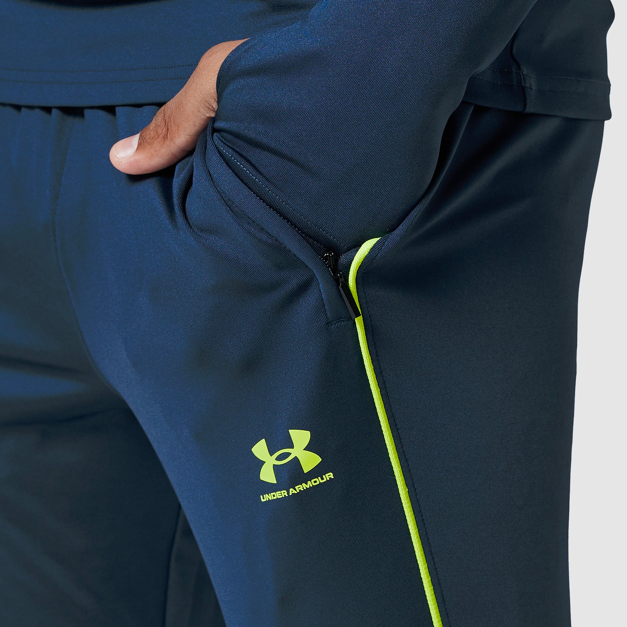 Pantaloni Under Armour Challenger Training Washed Navy/High Vis