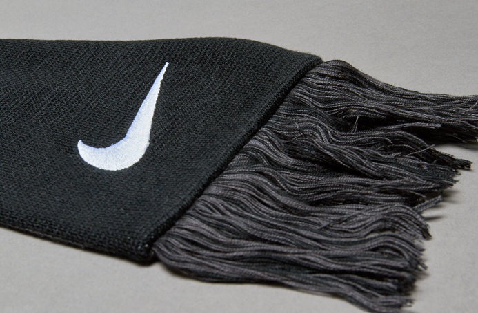 Bufanda Nike FC -Bufandas de futbol-Negro-Dorado-Blanco | Pro:Direct Soccer