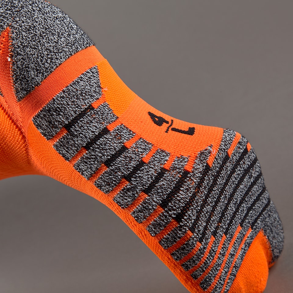 NIKE GRIP STRIKE LIGHT CREW SOCK - SoccerWorld