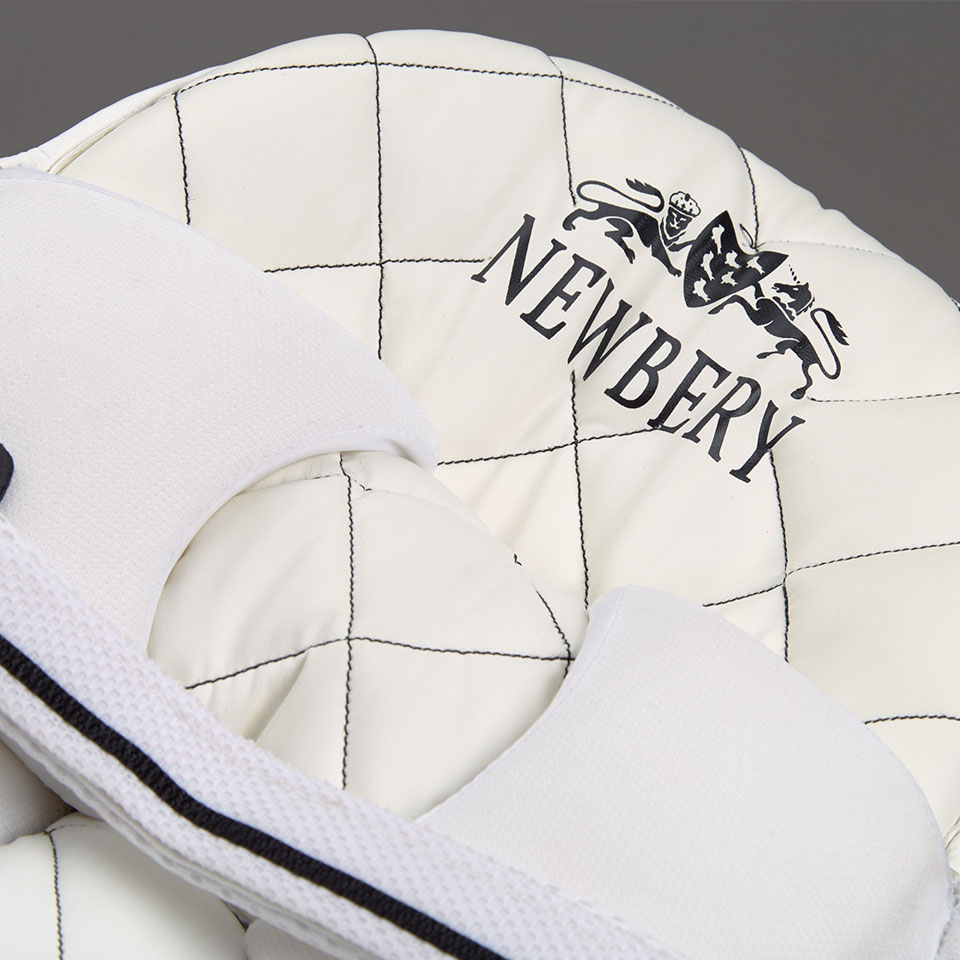Newbery Quantum LH Batting Pads White/Black