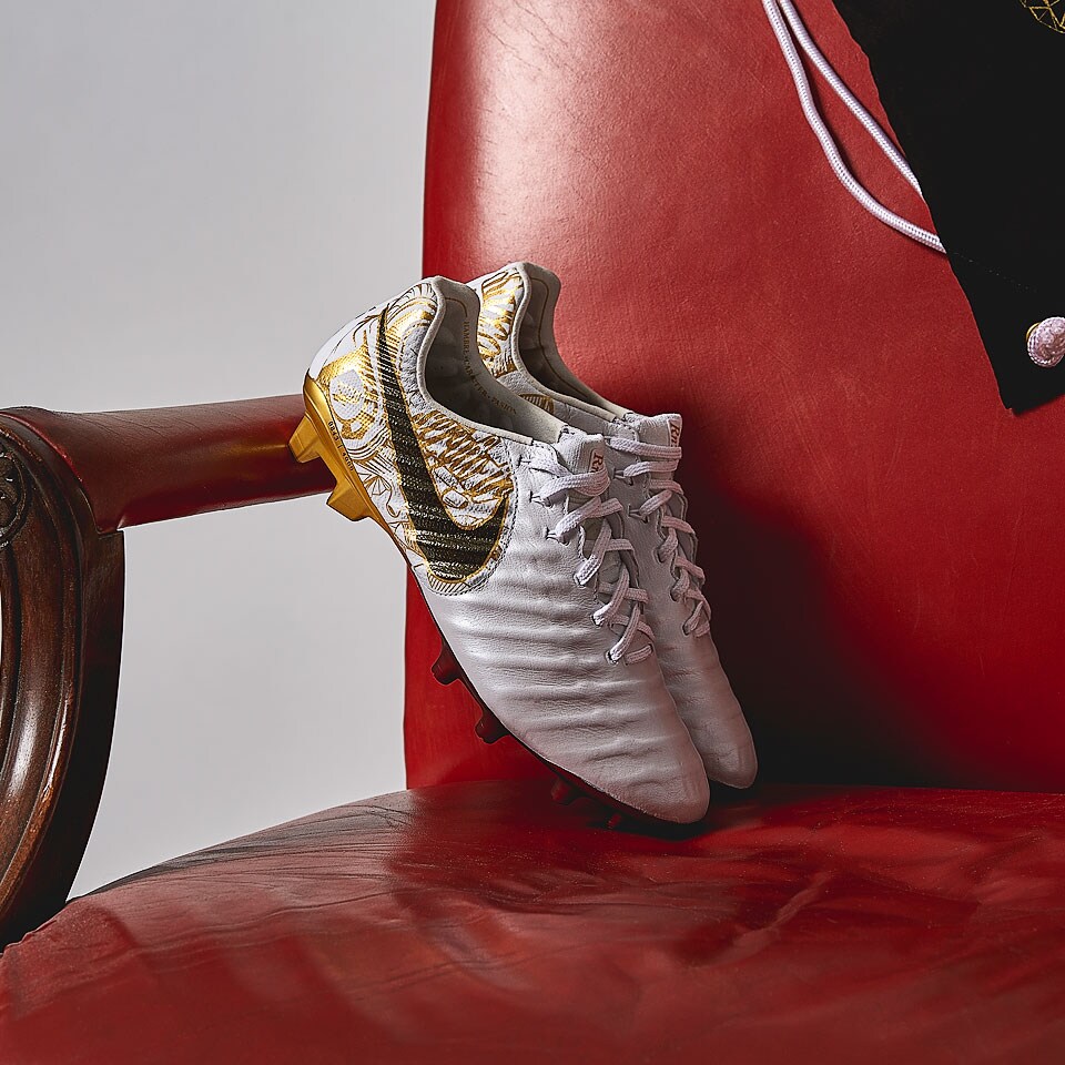 enfermero Abultar Ambigüedad Botas de futbol - Césped natural - Nike Tiempo Legend VII Ramos Edición  Especial FG - Blanco/Dorado - 897796-102 | Pro:Direct Soccer