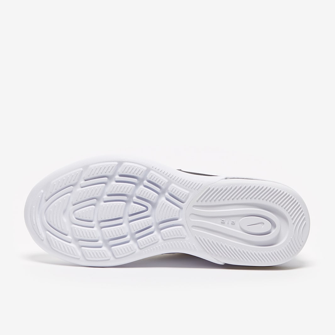 nike air max axis junior black and white