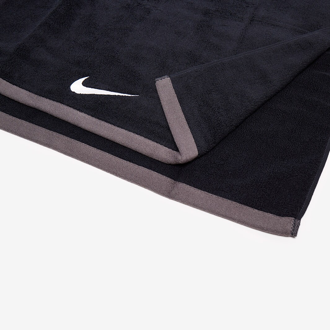 nike fundamental towel large