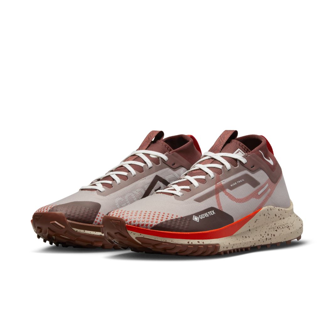 Nike Pegasus Trail 4 GORE-TEX - Diffused Taupe/Picante Red-Dark Pony ...