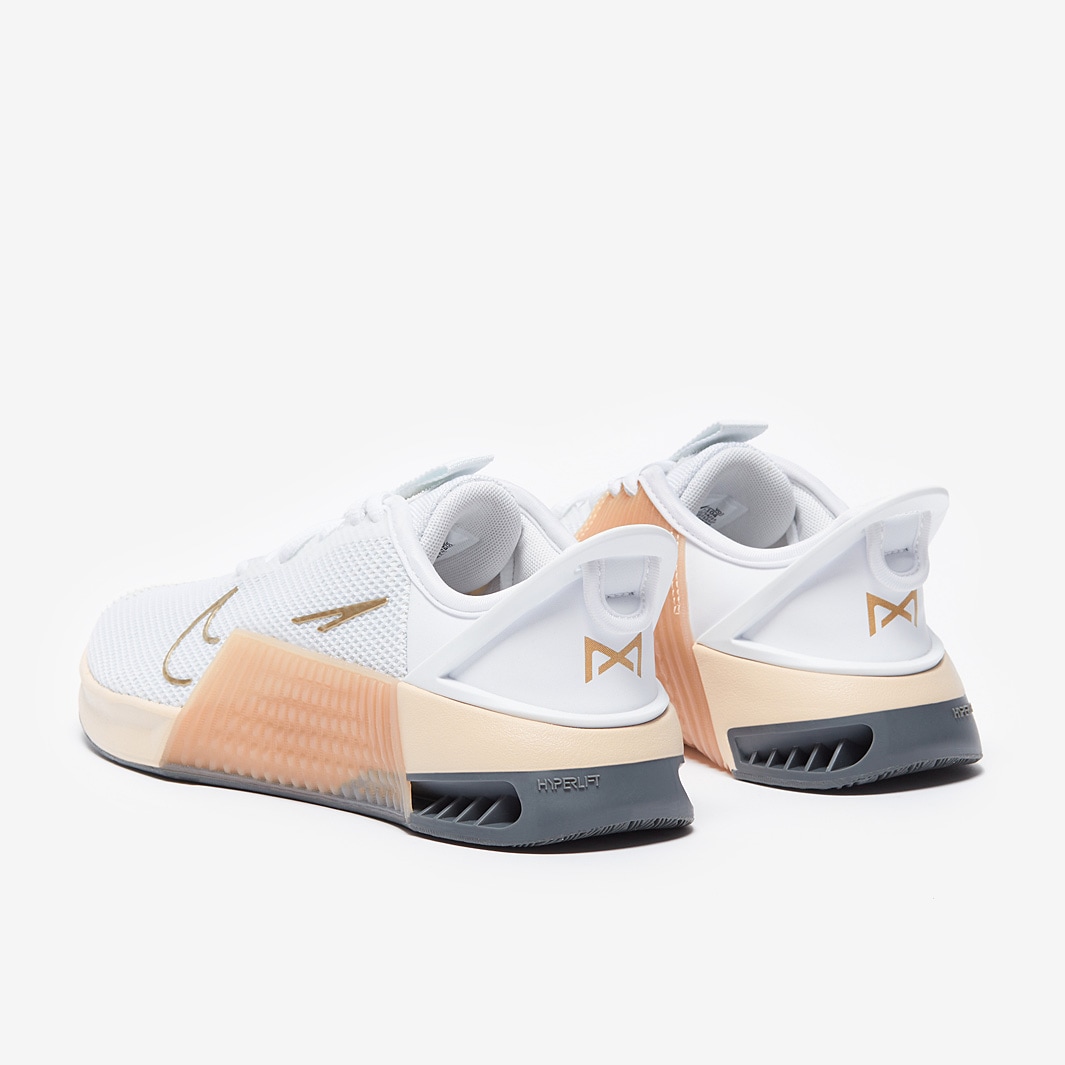 Nike Womens Metcon Flyease White/White-MTLC Gold Grain