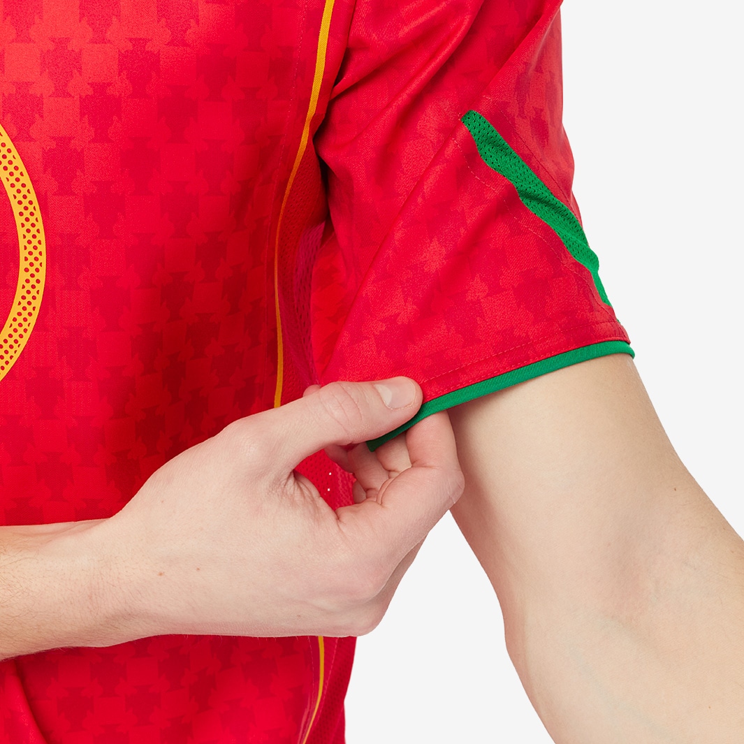 Nike Portugal 2004 Re-Issue SS Shirt With Figo 7 - Sport Red Nike Portugal 2004 Re-Issue SS Shirt With Figo 7 - Sport Red