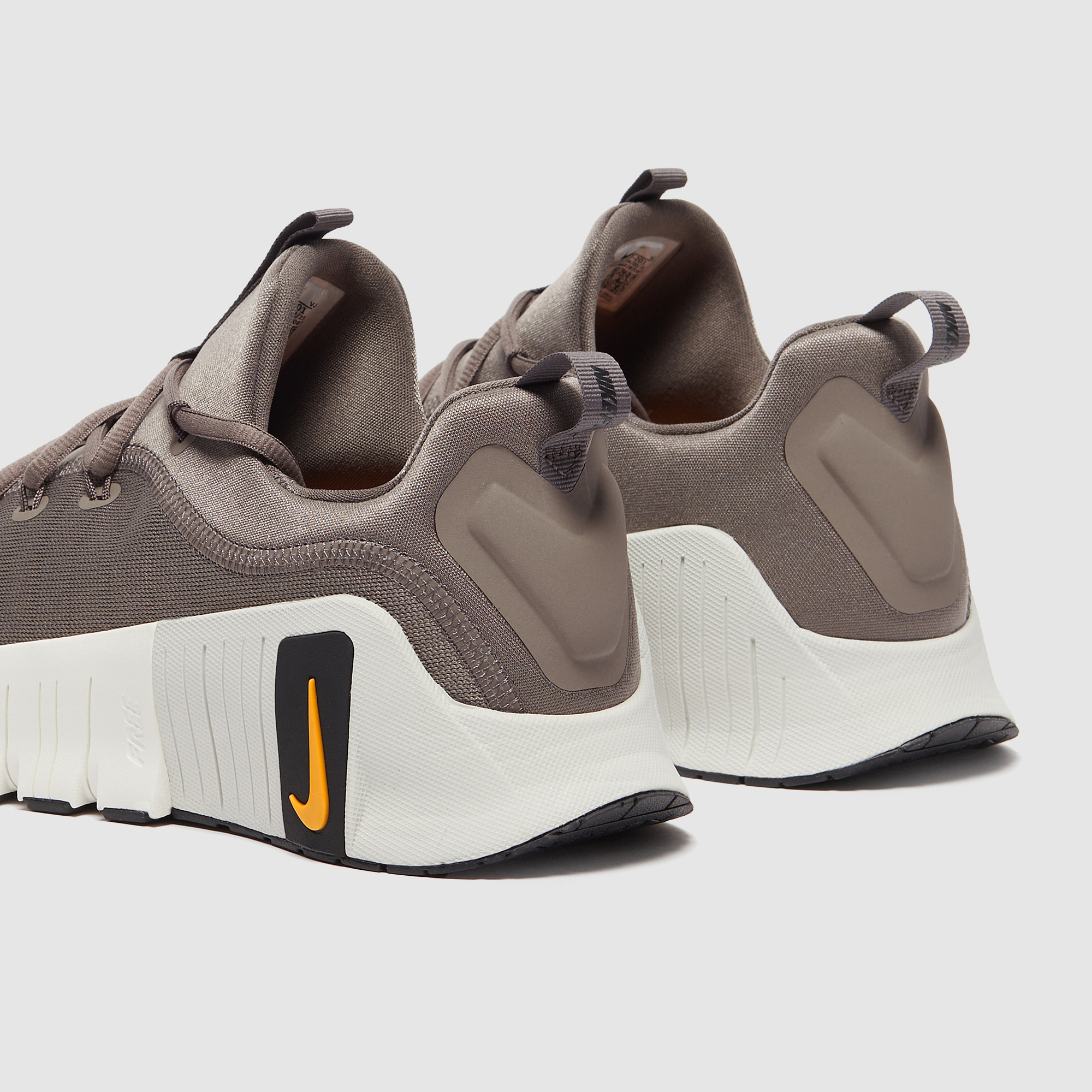 Nike Metcon 6 in Light Bone and Brown Nike Free Metcon 6 White Gum Light Brown Hemp Men main image 4