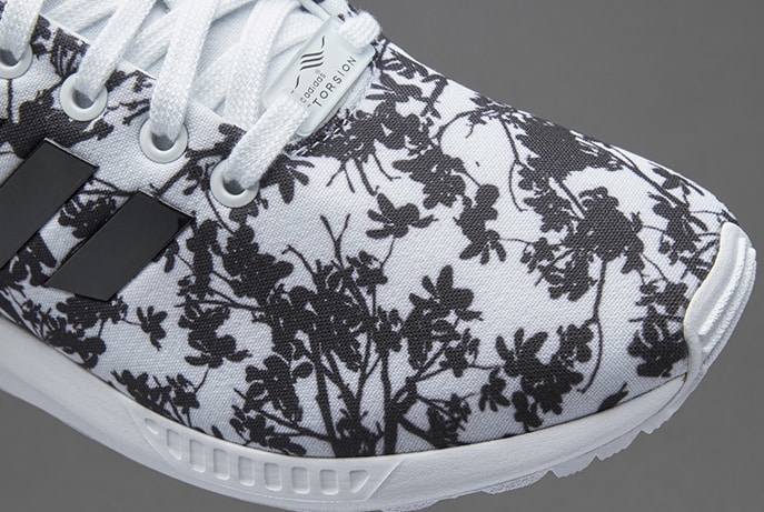あり Womens Shoes - adidas Originals Womens ZX Flux - White