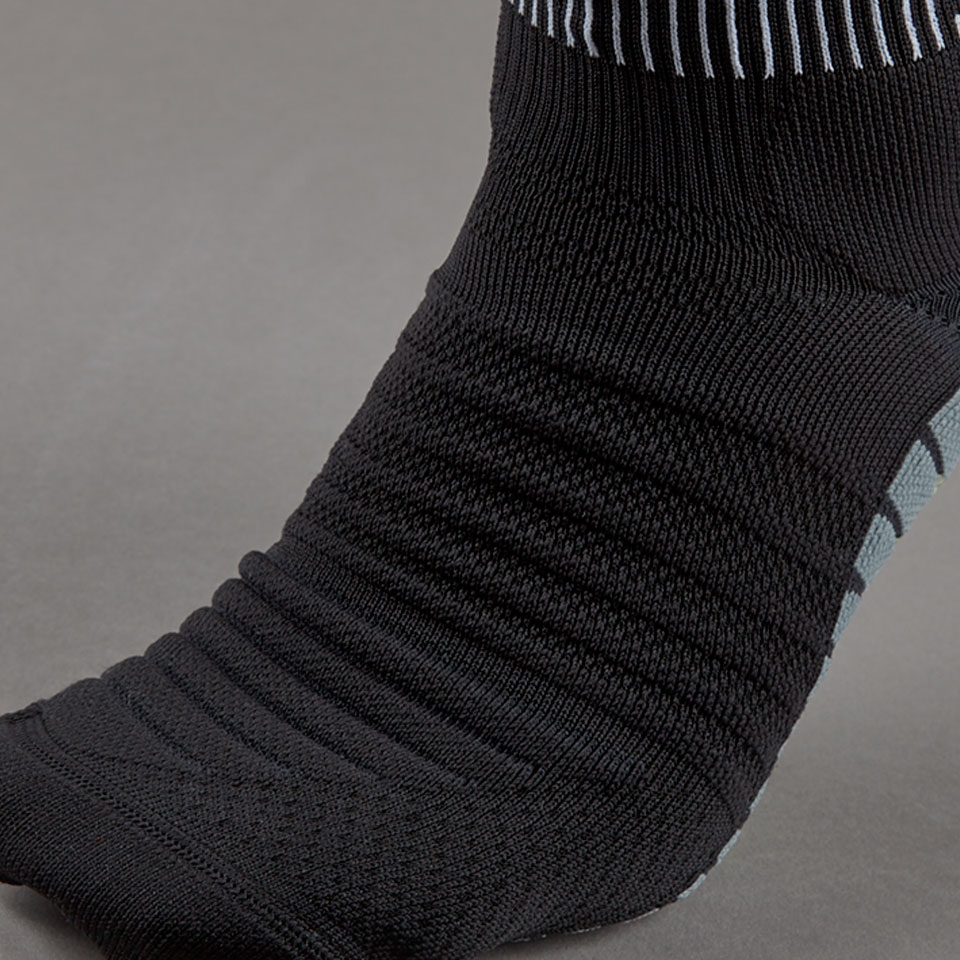 Nike Grip Strike Cushioned Football CR7 Crew Socks (SX6942-010)