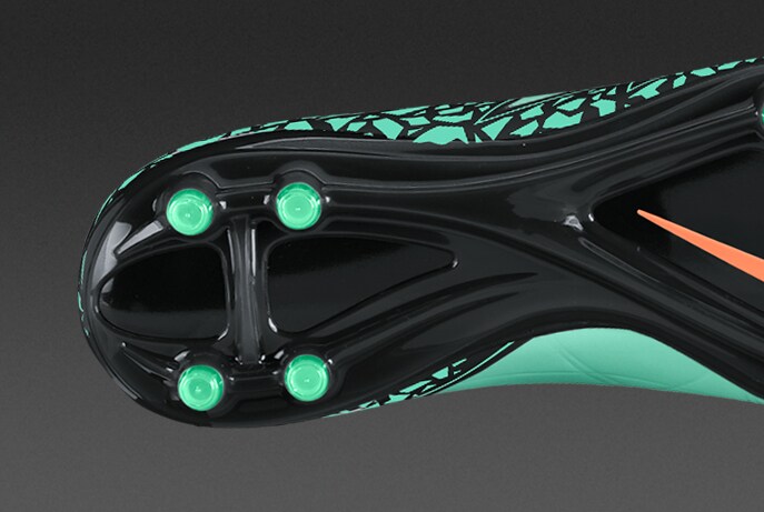 ほぼ新品未使用品 Aランク NIKE HYPERVENOM PHELON III Nike Hypervenom Phelon AG Chrome/Hyper Pink/Metallic Gold Coin