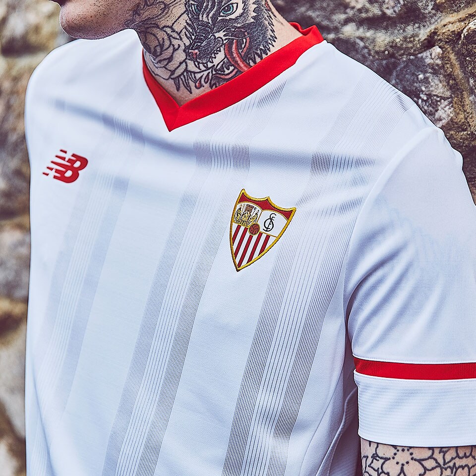 Correspondiente Anciano Al aire libre Ropa oficial de equipos-Camiseta New Balance Sevilla FC 17/18 primera  equipación manga corta - Blanco | Pro:Direct Soccer
