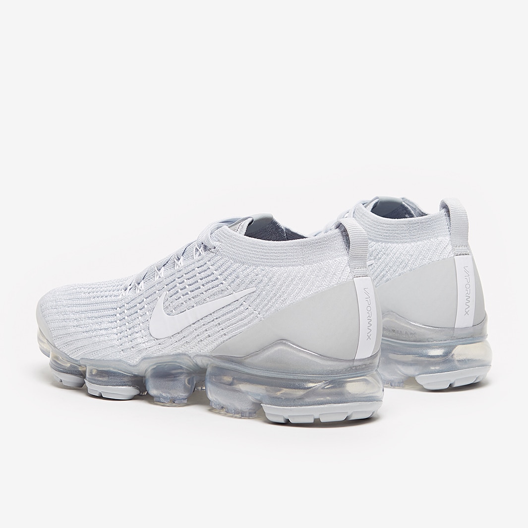 Nike white vapormax flyknit hotsell