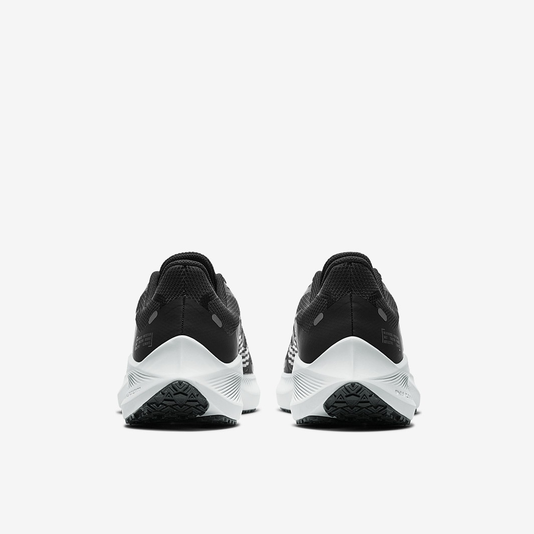 winflo 7 shield running shoe