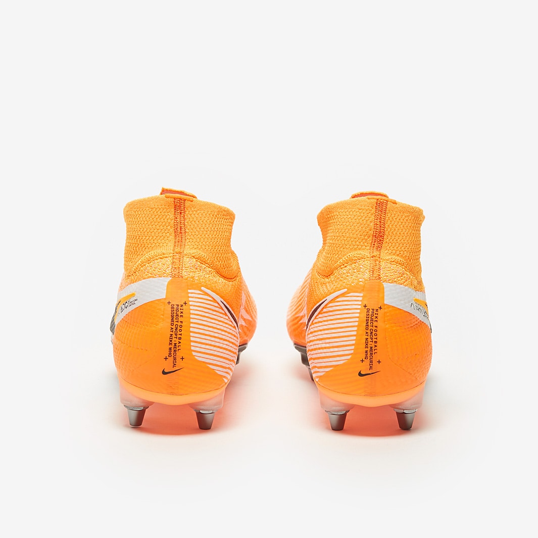 X \ Pro:Direct Soccer على X: That Swoosh ⚡️ An on foot look at the Nike  Mercurial Superfly VII from the new Neighbourhood Pack ⤵️ Shop the  collection 