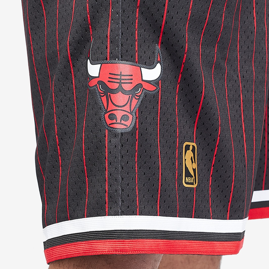 Mitchell & Ness Mens NBA Chicago Bulls Swingman Shorts  SMSHAC18023-CBUBLCK97 Black