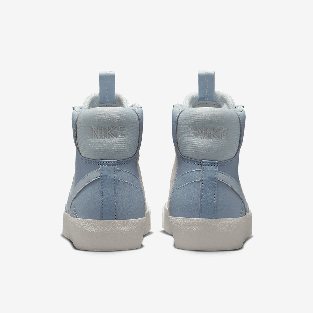 nike blazer blue sole