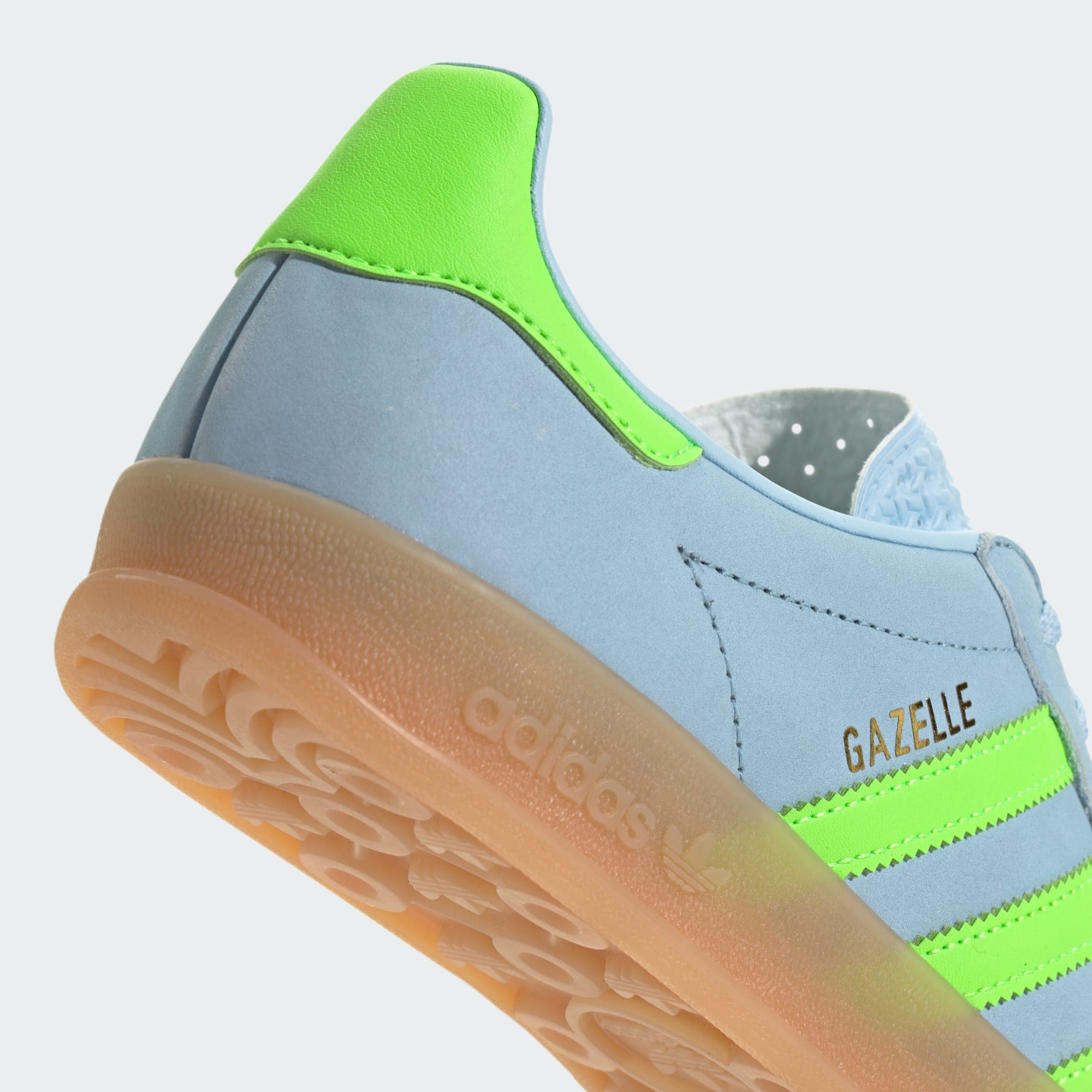 gazelle bleu pastel