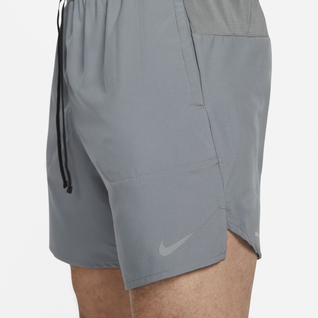 Nike DriFIT Stride 7 Inch Shorts Smoke Grey/Black/Reflective Silv