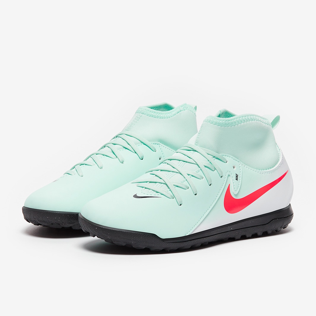 Nike Phantom Luna サッカーシューズ Nikeから女性に焦点を当てた最新のサッカースパイク、ファントム