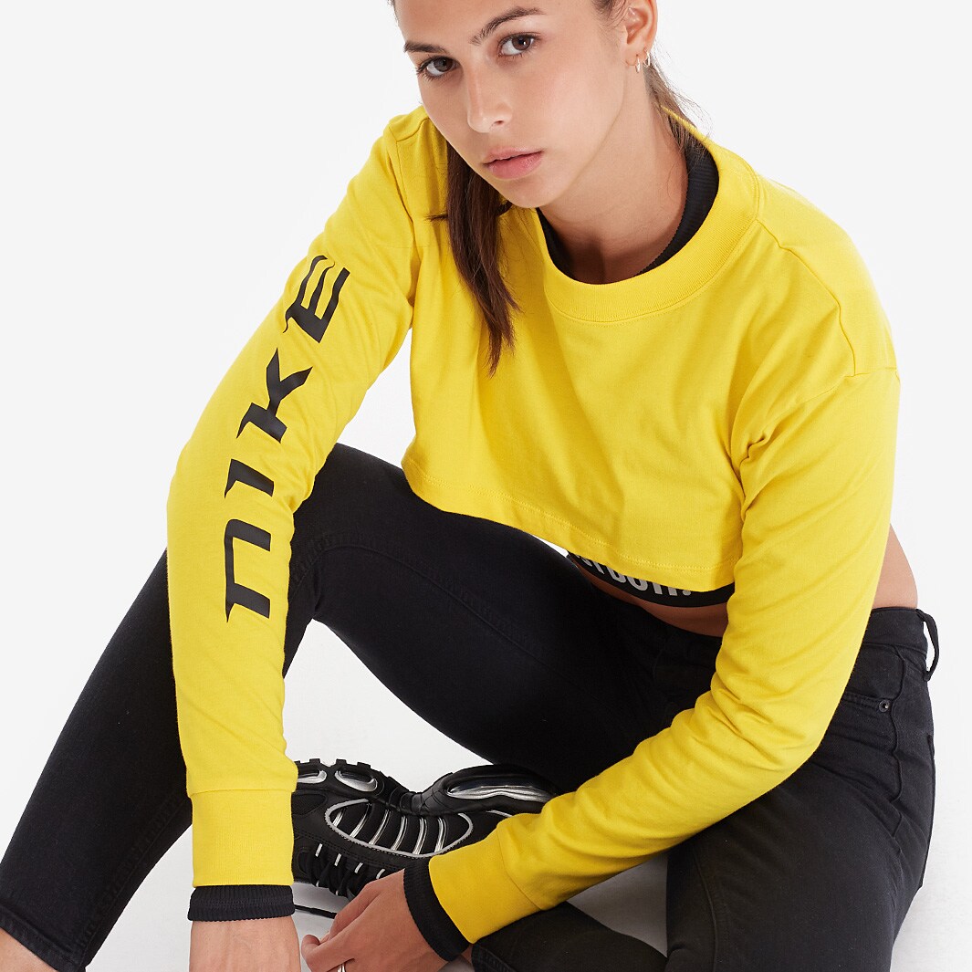 womens yellow nike outfit