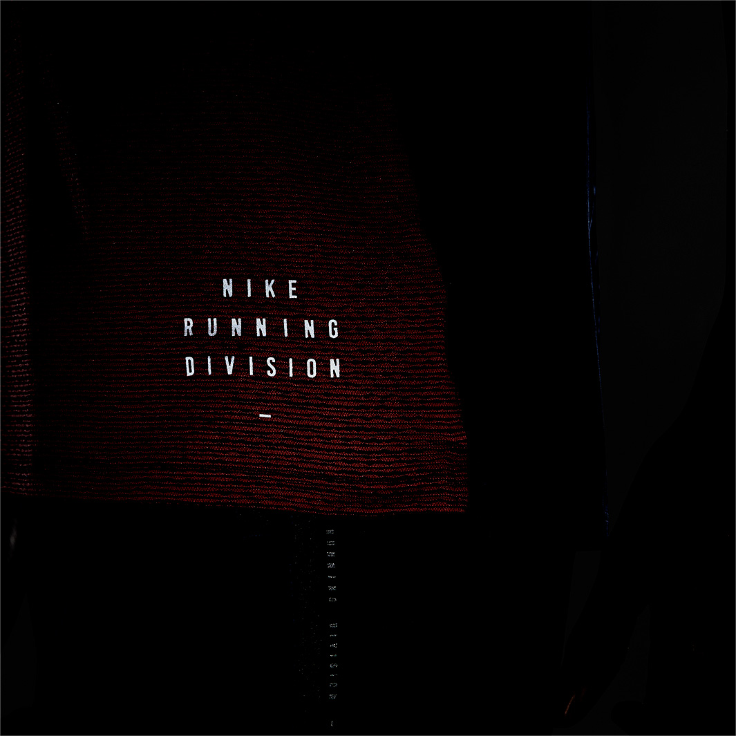 Pinnacle Ran Nike Pinnacle Run Divison T-Shirt - Bright Mango/Midnight Navy/Black ...