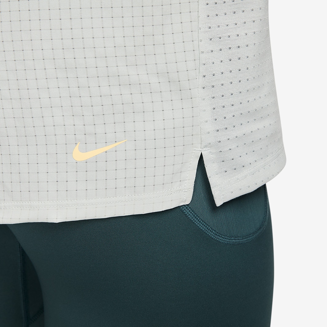 Nike Dri-FIT Trail Solar T-Shirt - Chase Light Silver/Citron Pulse ...