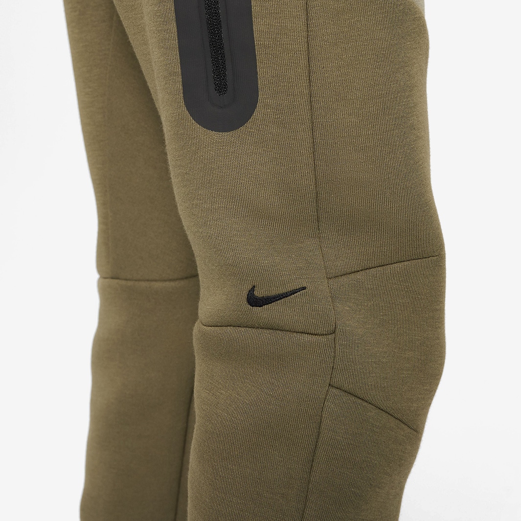 nike joggers with zipper pockets